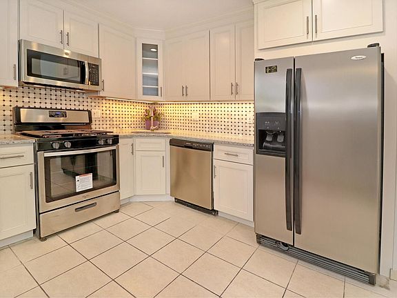 New Kitchen Cabinets and Granite Counter Tops