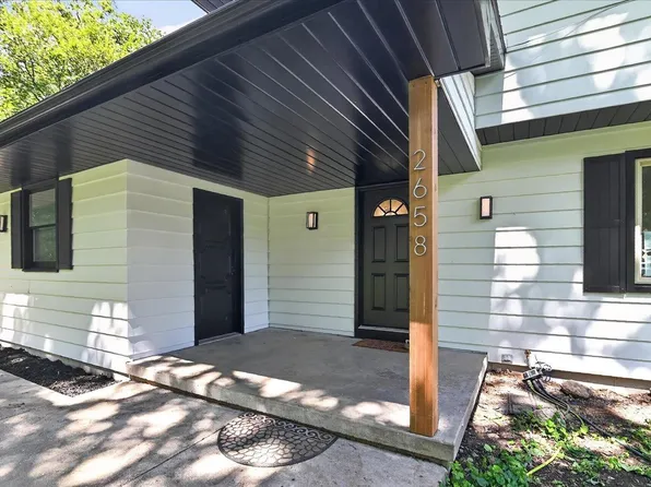 2658 Oak Crest Cir, Sun Prairie, WI 53590
