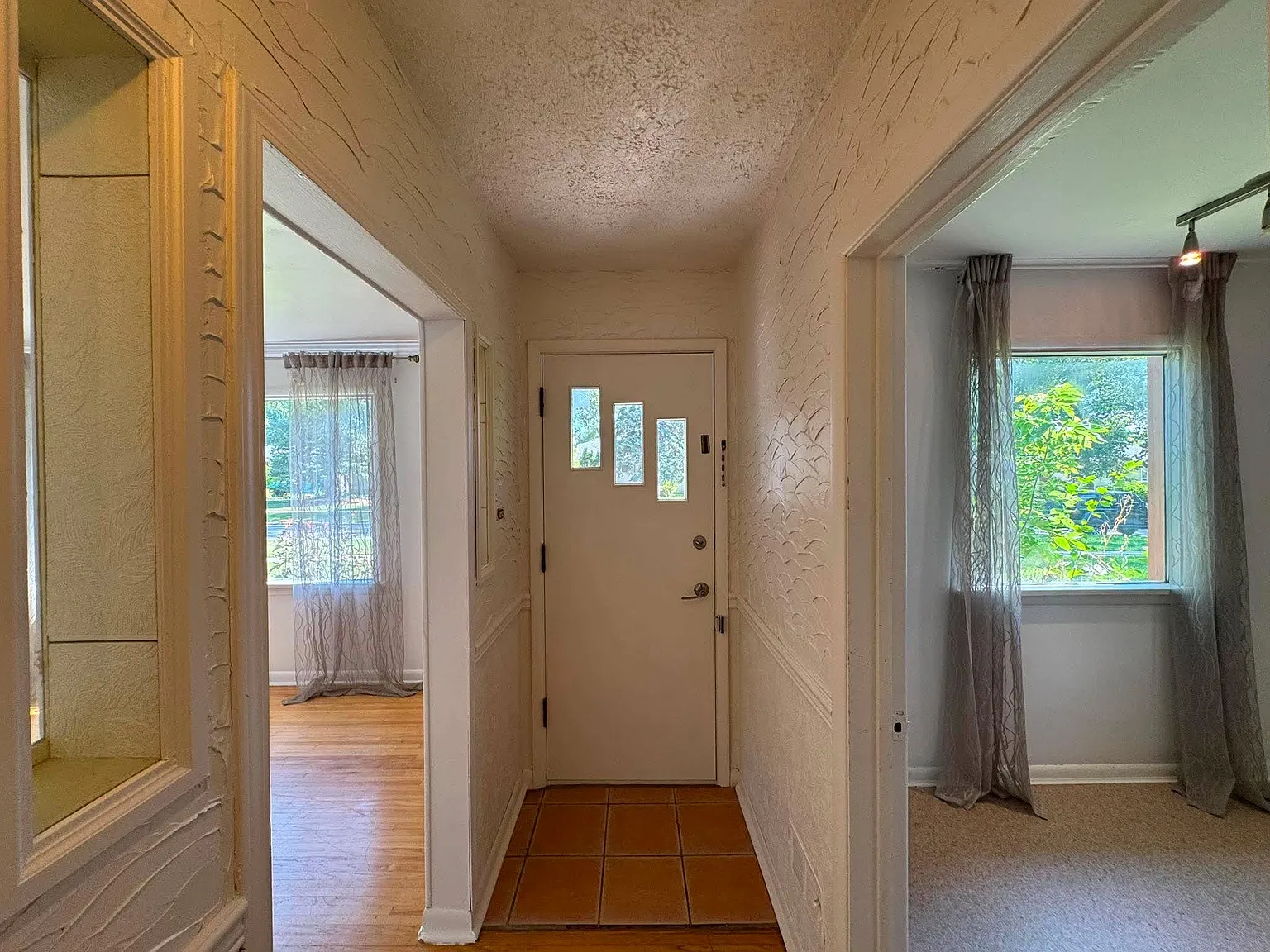 321 Lockwood St — Photo 2