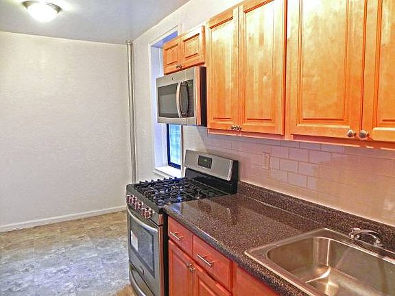 3rd image of 3437 Knox Pl
