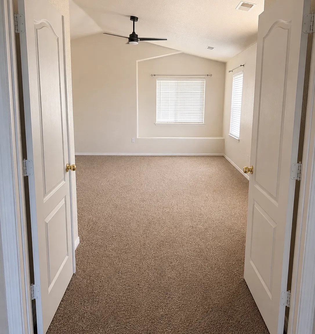 4 bed, 2.5 bath, 3002 sqft, $2,400 — Photo 2