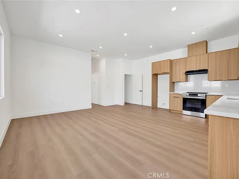 6736 Gentry Ave — Photo 2