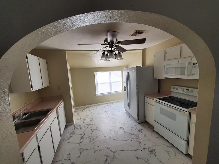 1414 NW Lincoln Ave — Photo 5