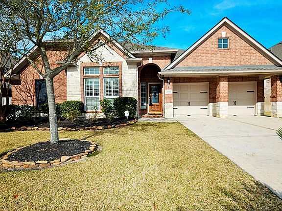 2915 E Lake Falls Circle