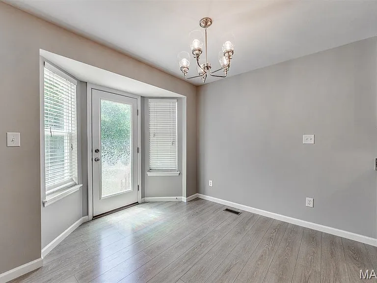 529 Parkgate Dr — Photo 6