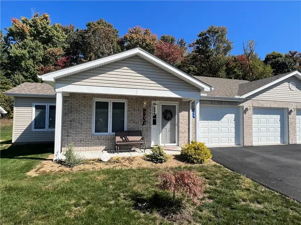 559 Sunview Cir, Latrobe, PA 15650