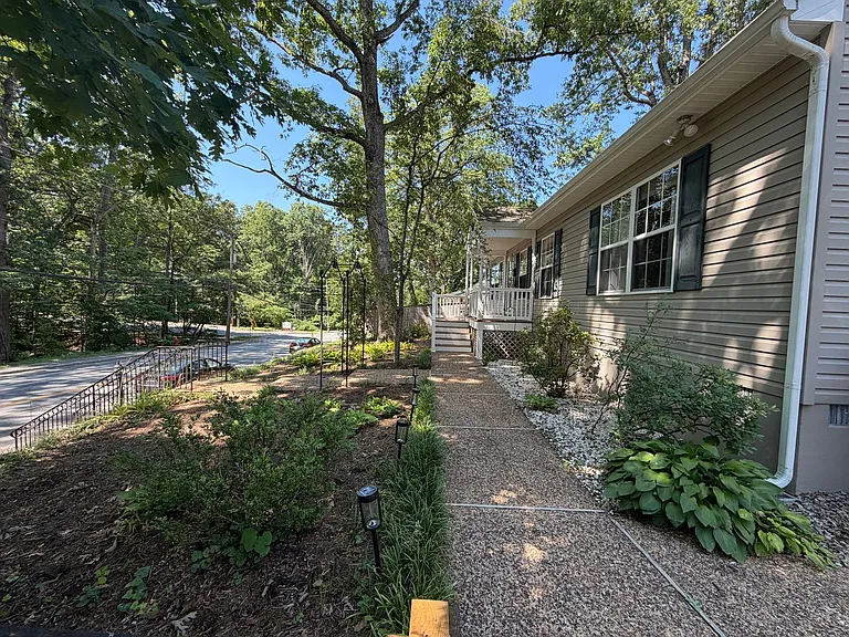 1611 Cherry Ave — Photo 3