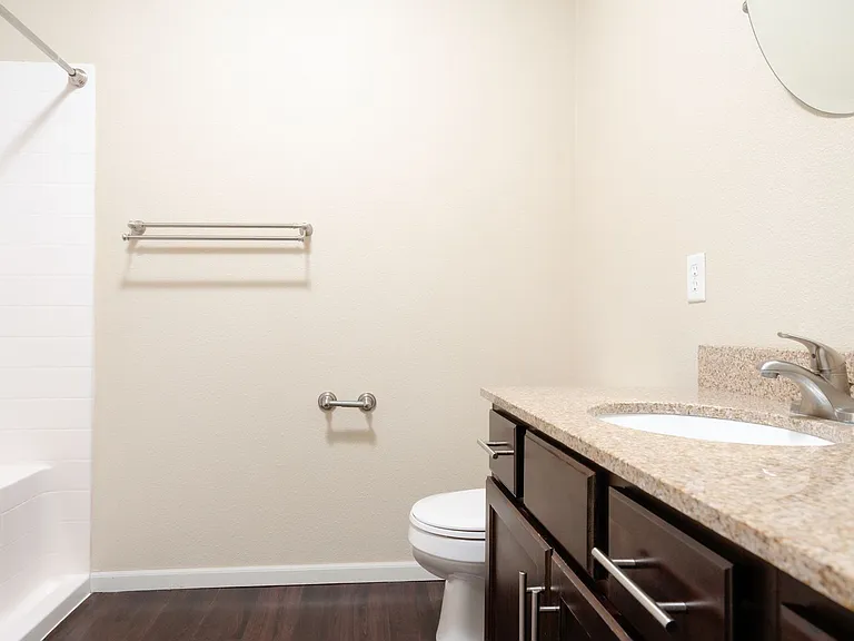 Highland Shores Apartments — Photo 38