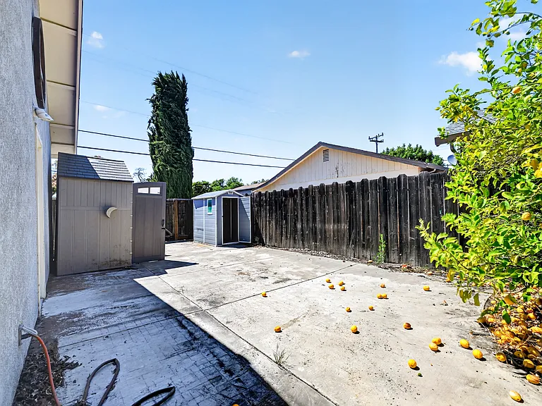 488 Jensen St — Photo 32