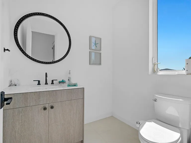 317 E Seaview Cir — Photo 50