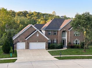 10 Pleasant Valley Dr, Ballwin, MO 63021