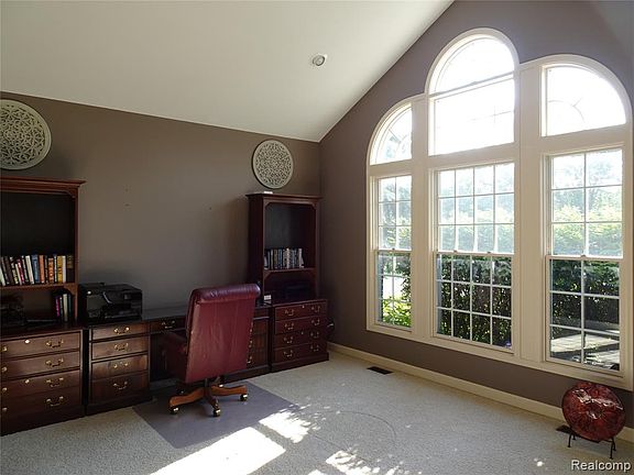 3rd image of 17336 Oak Hill Dr