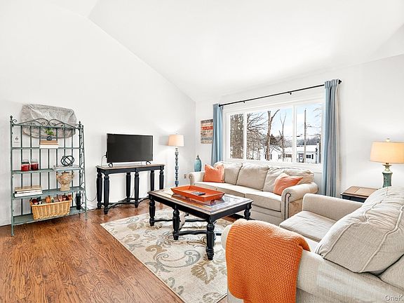 4th image of 850 N Hillside Road