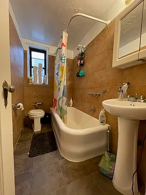 Rented by Green Home NY Realty LLC | media 18