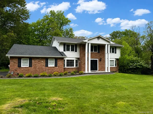 24 Beaumont Dr, New City, NY 10956