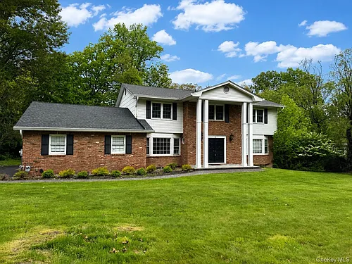 24 Beaumont Dr Photo 1