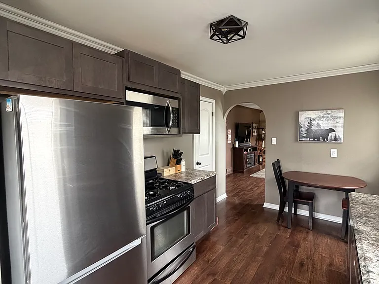 1620 Greenwood Ave — Photo 2