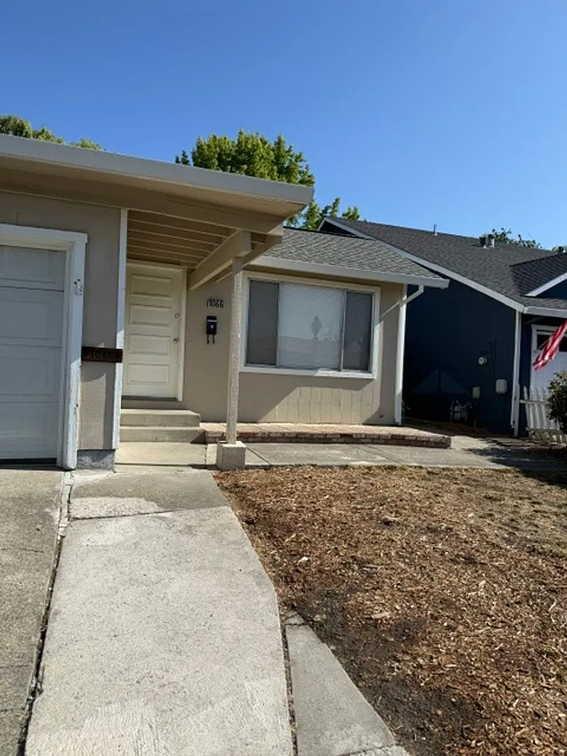 3 bedroom 2 Bath House with 2 car garage in Rohnert Park — Photo 2