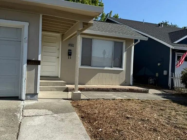 1066 Camino Coronado — Photo 2