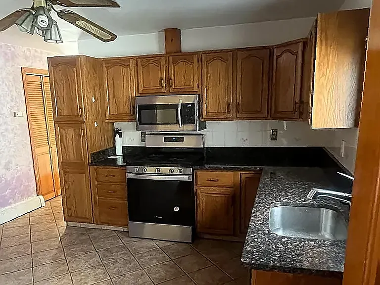 67 Gore St #2R — Photo 5