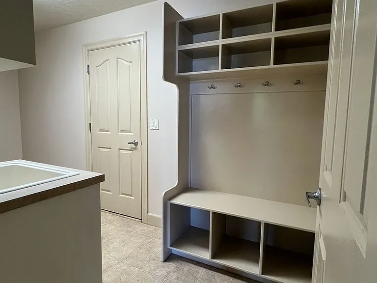 811 E Knoll Ct — Photo 44