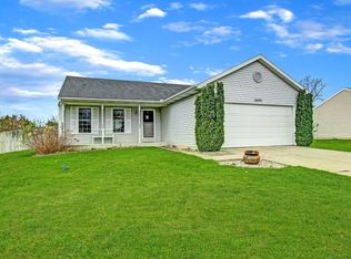 26044 Heatherfield Dr, Elkhart, IN 46514