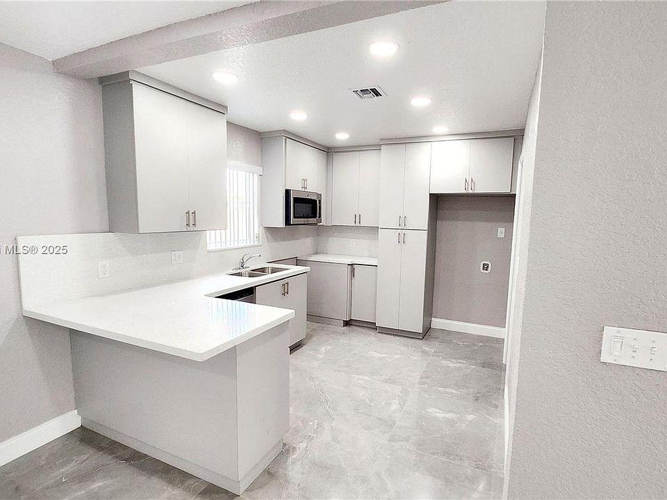 1st image of 416 S 28th Ave #416