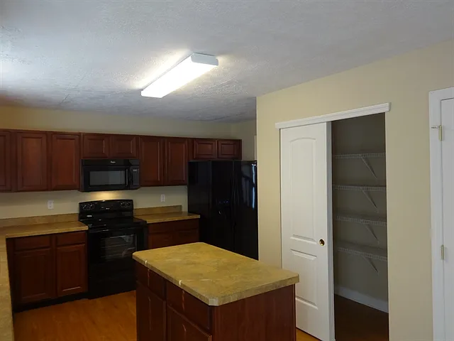 11618 Bridgewater Dr NW — Photo 3