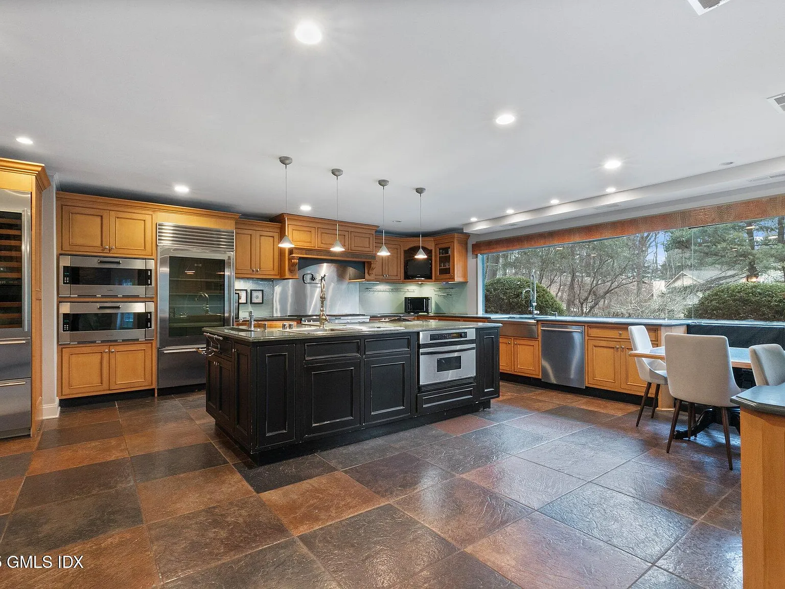 4 bed, 4.0 bath, 3659 sqft, $15,000 — Photo 4