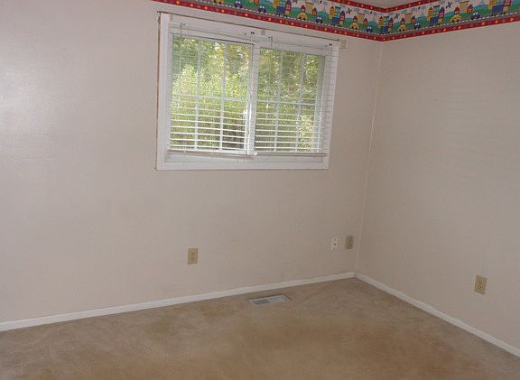 4th image of 156 Moorewood Ave