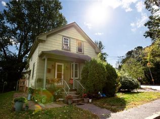 3 Pomham St, Cranston, RI 02910