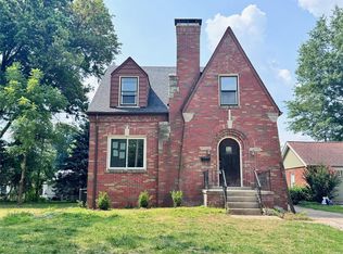 9004 Lackland Rd, Saint Louis, MO 63114