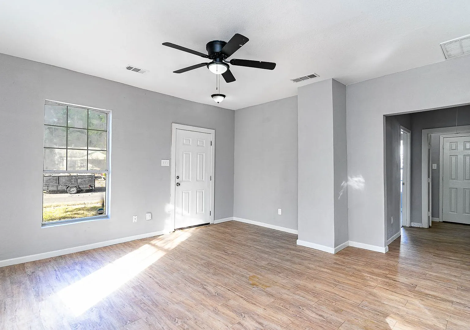 Affordable 4BD/2.5BA house! — Photo 2