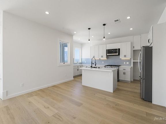 3rd image of 894 Union St #892