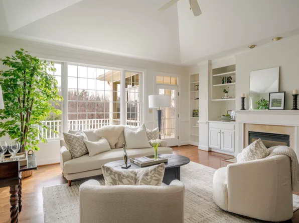 1362 Pantops Cottage Ct, Charlottesville, VA 22911