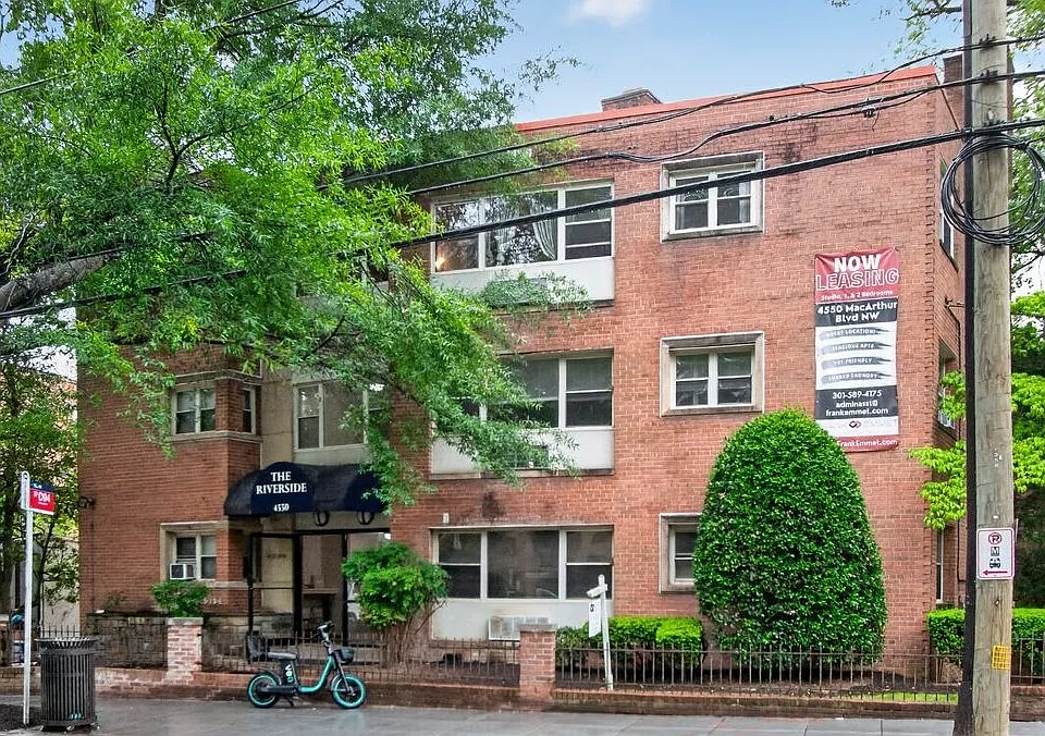 4550 Macarthur Blvd NW #302