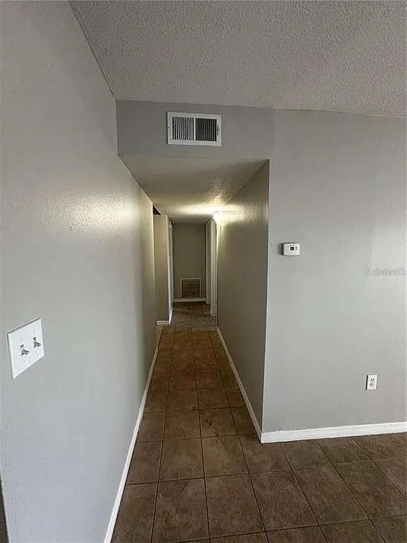 2 bed, 1.0 bath, 881 sqft, $1,600 — Photo 2