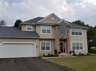 1929 Lori Ln, Hermitage, PA