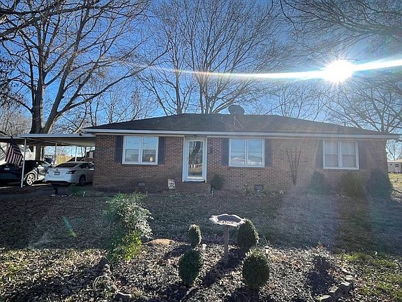 2nd image of 211 Pamela Dr