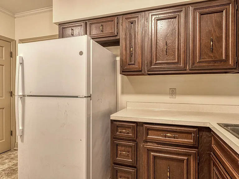 831 John B White Sr Blvd — Photo 33
