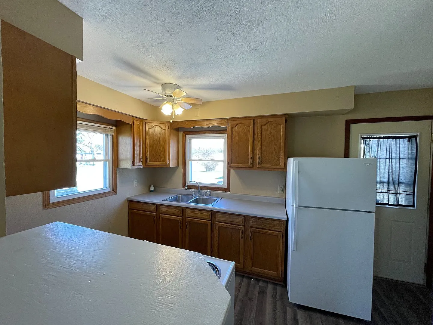 Spacious 2-Bedroom Home with Garage & Large Backyard in Silvis! — Photo 3