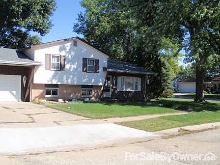 2nd image of 606 W 12th St