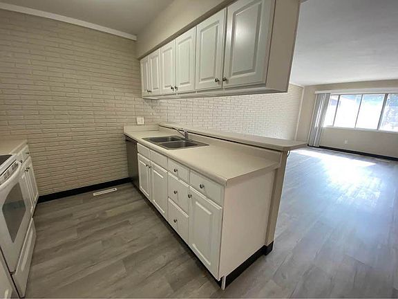 2nd image of 921 22nd Ave
