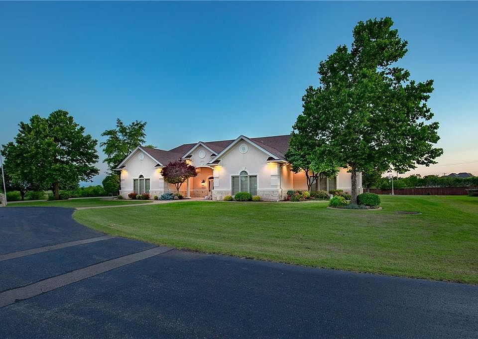 1st image of 4213 Hidden Lake Cir