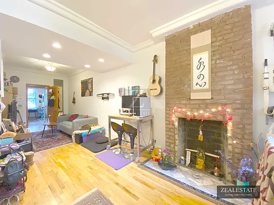 Rented by ZealEstate Group Inc | media 28