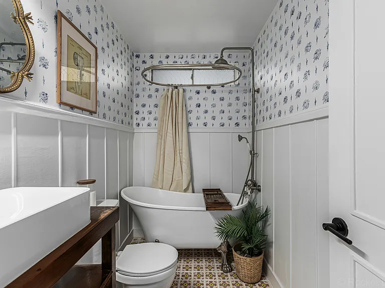 2200 N Los Altos Dr — Photo 23