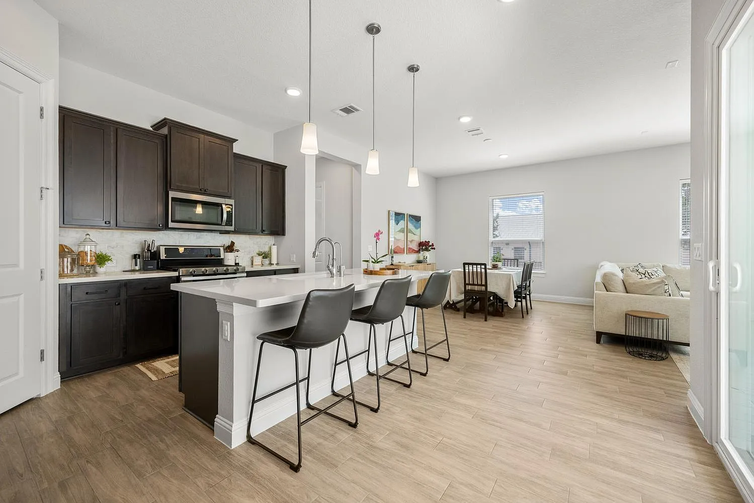 2 bed, 2.0 bath, 1650 sqft, $2,350 — Photo 2