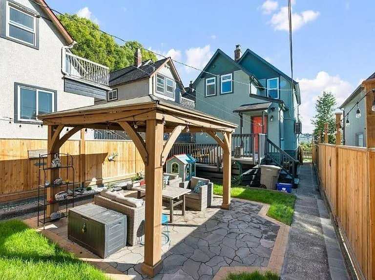 551 Atlantic St #UPPER — Photo 2