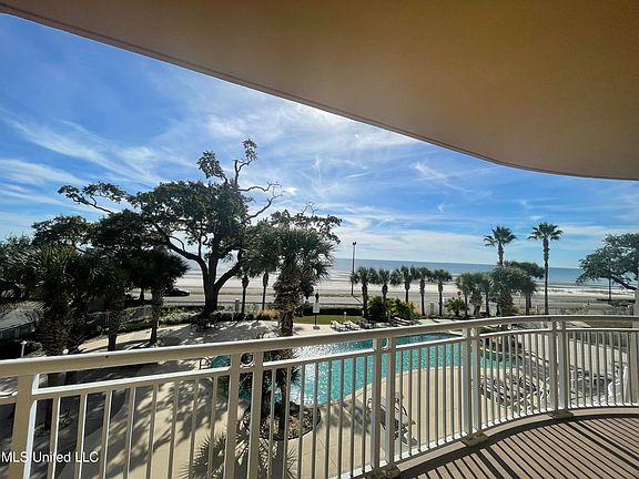 2nd image of 2228 Beach Dr #202