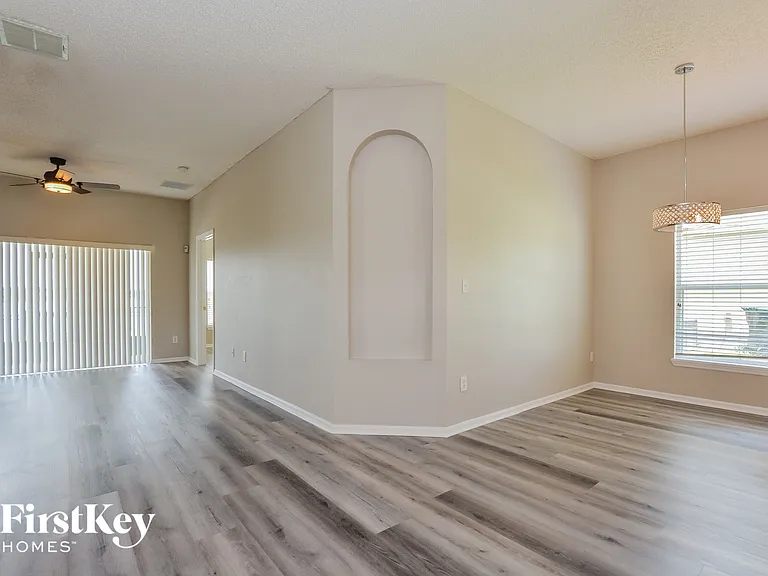 4810 Waterside Pointe Cir — Photo 4